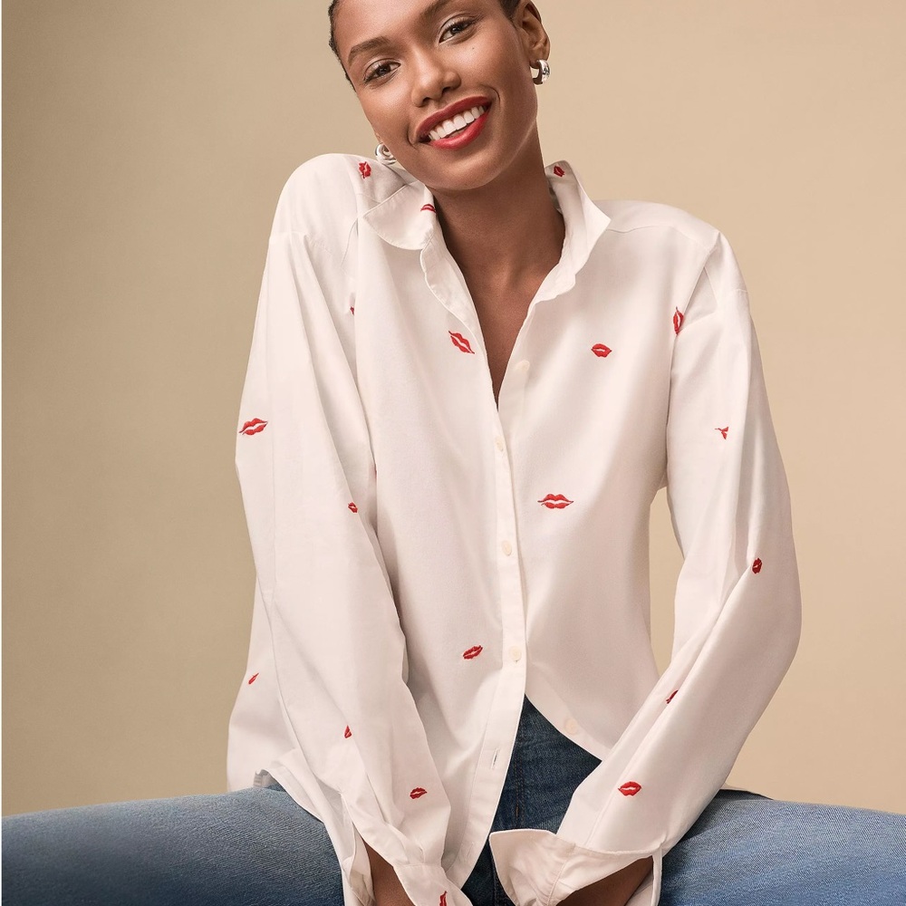 Loft Lips everyday oversized White Blouse with Red Lip Print - Picture 2 of 3